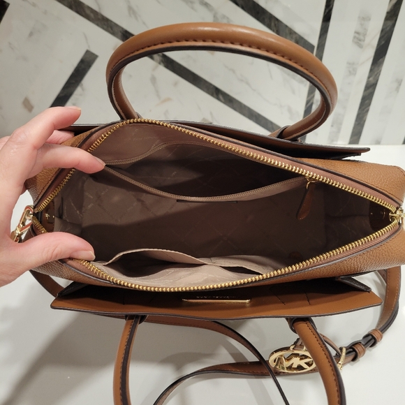 Michael Kors Mercer Medium Logo and Satchel - Picture 3 of 4